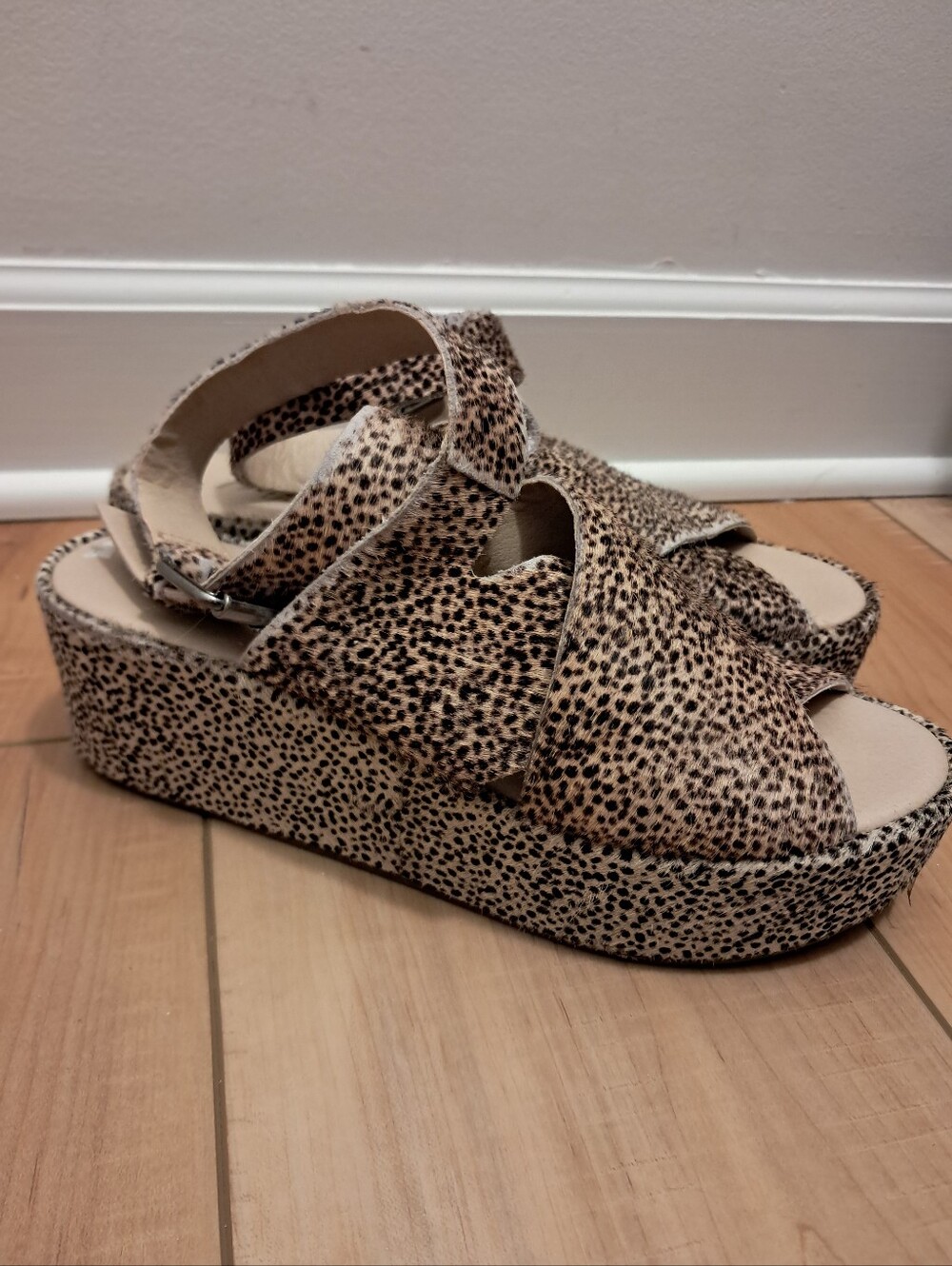 Matisse Platform Sandals Women's 10 Cheetah Leopard Print Criss Cross Dyed Cow